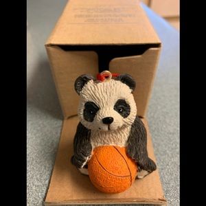 ORNAMENT•VINTAGE AVON PANDA 🐼🏀1998 ORNAMENT🎄